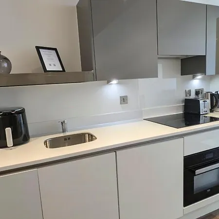 Comfy 2-bedroom With Parking & Balcony In Jewellery Quarter, Apartment *