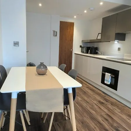 Comfy 2-bedroom With Parking & Balcony In Jewellery Quarter, Apartment Birmingham