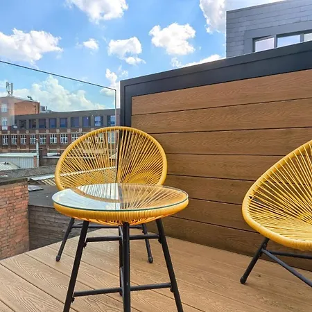Comfy 2-bedroom With Parking & Balcony In Jewellery Quarter, * Birmingham