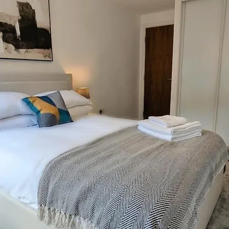 Apartment Comfy 2-bedroom With Parking & Balcony In Jewellery Quarter,