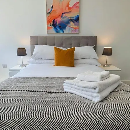 Comfy 2-bedroom With Parking & Balcony In Jewellery Quarter, * Birmingham