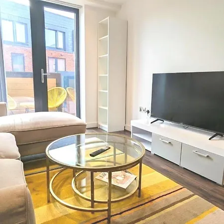 Comfy 2-bedroom With Parking & Balcony In Jewellery Quarter, * Birmingham
